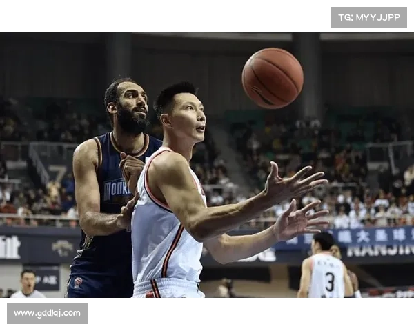 哈达迪不退役背后的深层原因 传奇延续与中国篮球未来的再出发 哈达迪不退役背后的深层原因 传奇延续与中国篮球未来的再出发